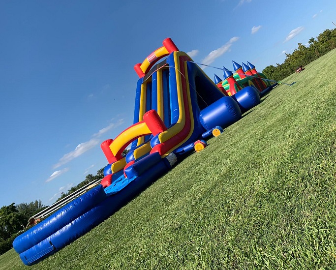 Who Has The Best Virginia Beach Bounce House Service? thumbnail